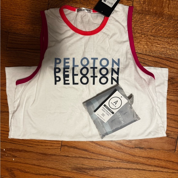 Free Towel!!! Peloton Sleeveless Top with Free Peloton performance hand towel!! - Picture 1 of 4
